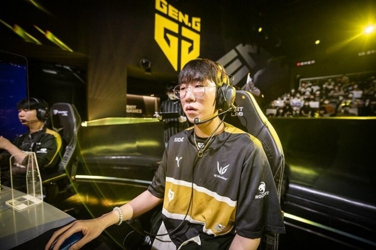 年轻时的他 年轻时的他