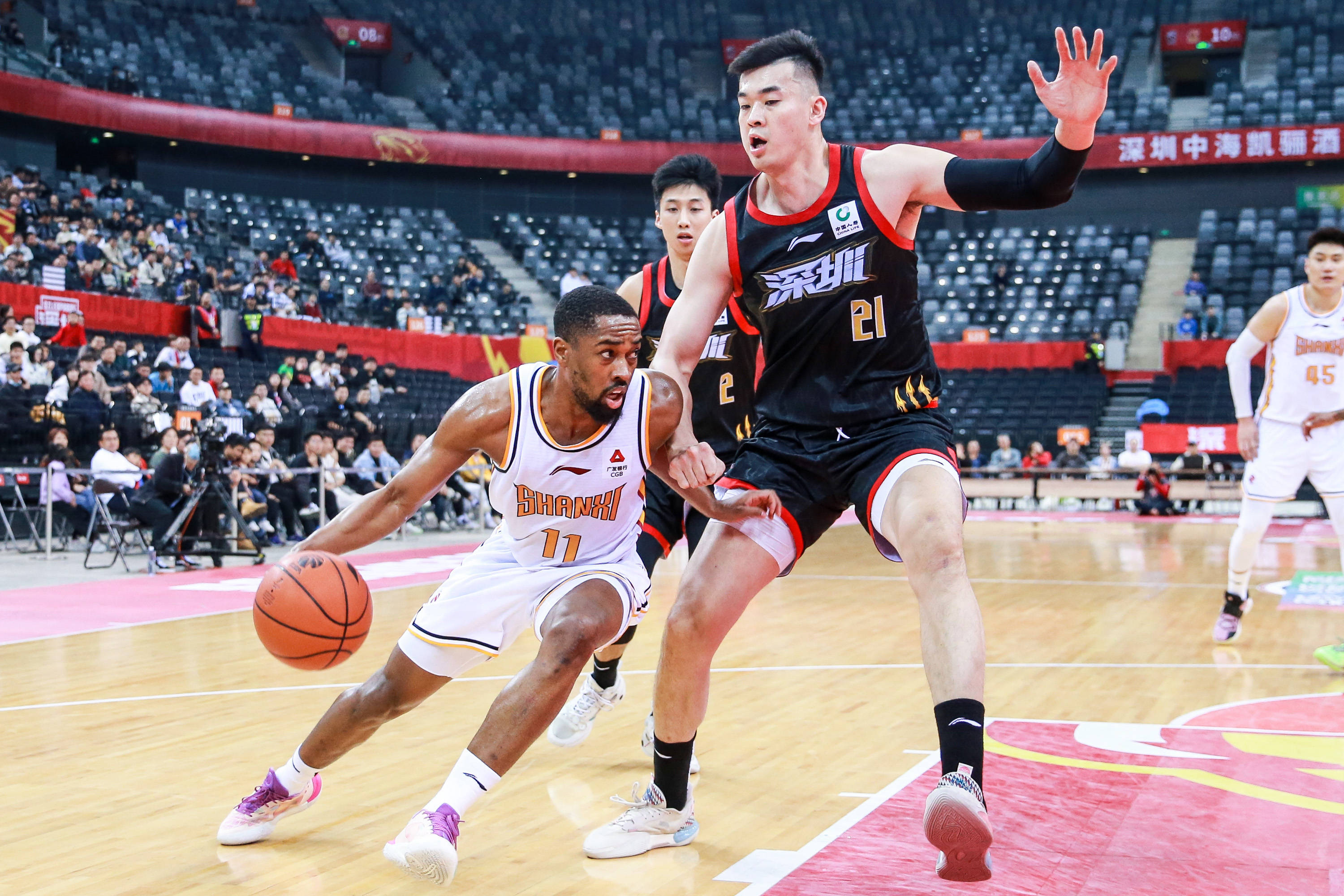 密集防守的 密集防守的