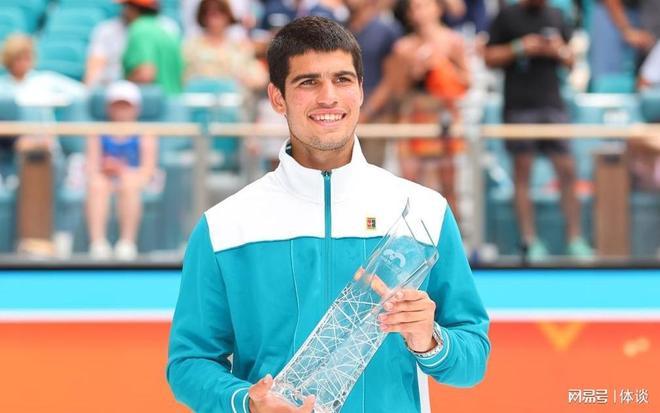 当聚光灯再 当聚光灯再